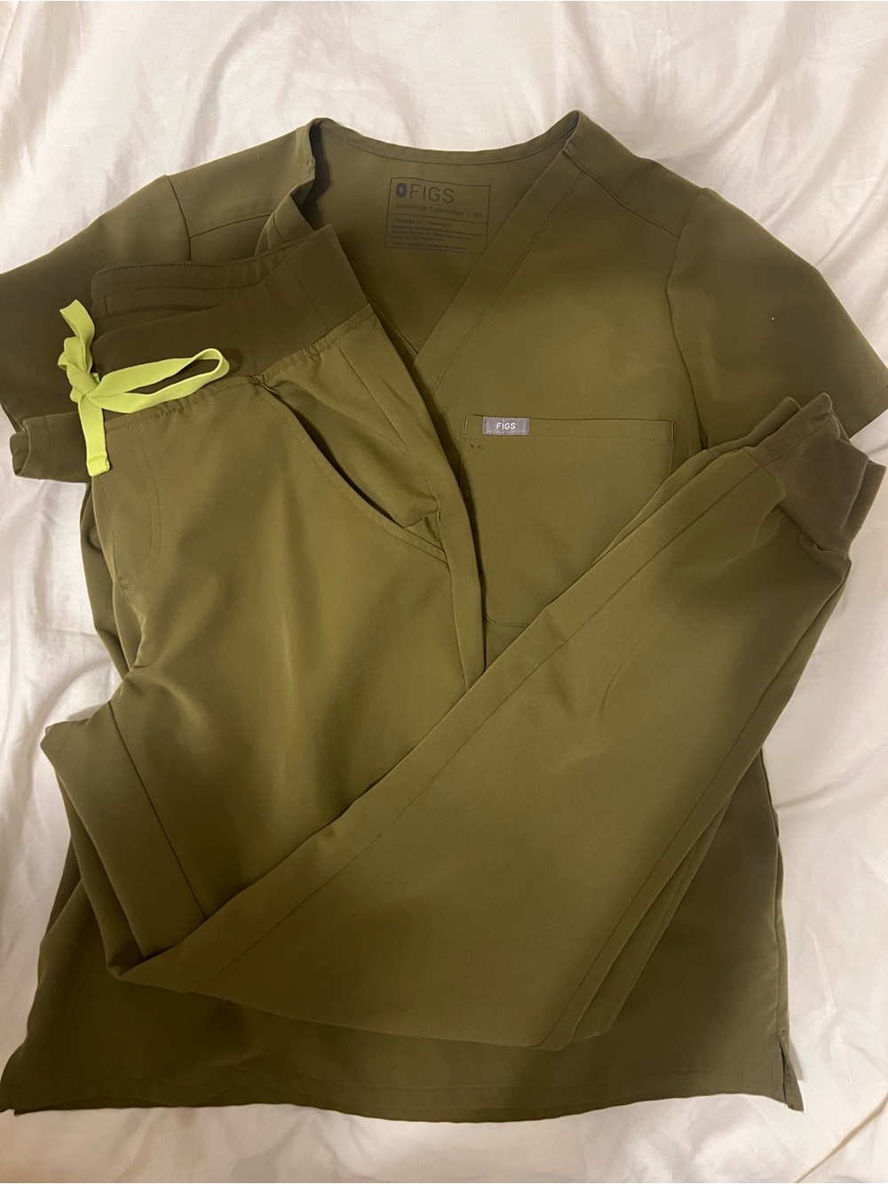 FIGS Women’s Olive Green Scrub set